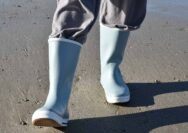 Cara Merawat Sepatu Boot Karet