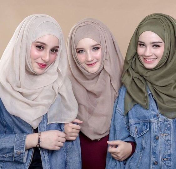 Warna hijab yang bikin wajah glowing